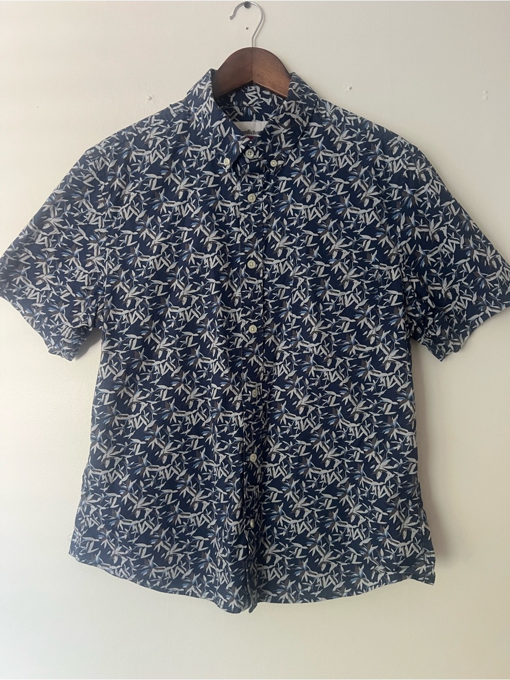 Goodfellow Classic Navy Short-Sleeve Button Shirt w/beige Leaf Print, Men’s L